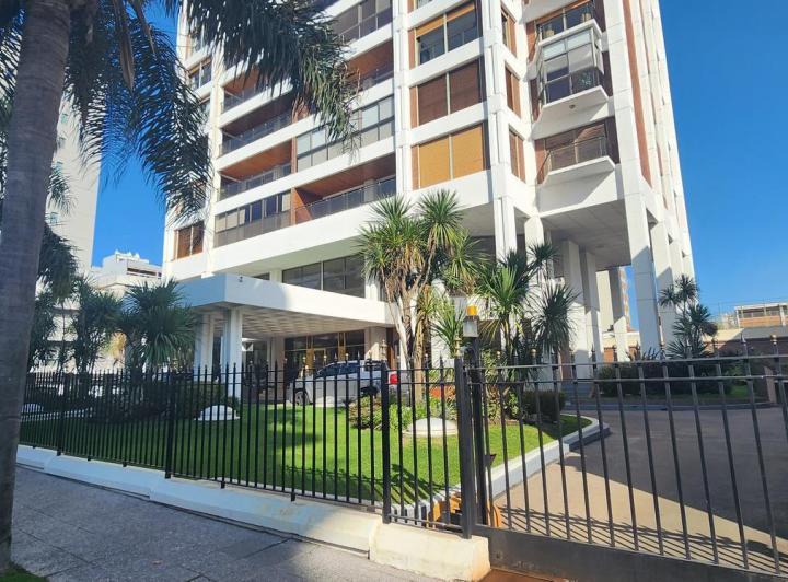 Departamento · 200m² · 5 Ambientes · 2 Cocheras