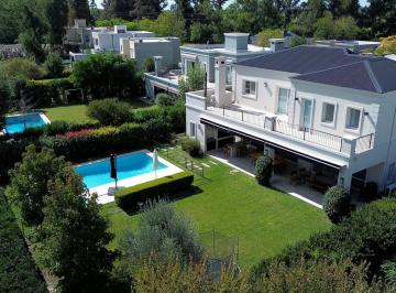 Casa · 220m² · 7 Ambientes · 4 Cocheras · Casa en Venta Estancias del Río