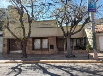 Casa · 289m² · 4 Ambientes · 1 Cochera · Venta de Casa + Departamento Dorrego Guaymallen