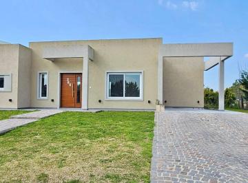 Casa · 122m² · 4 Ambientes · 1 Cochera · Casa en Venta en Canning! 3 Dorm.. Pileta. Barrio Santa Ines, Canning, Esteban Echeverría