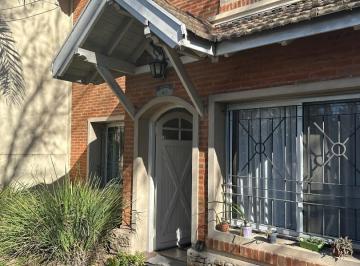 Casa · 188m² · 5 Ambientes · 2 Cocheras · Casa con 4 Dorm, Parque Libre y Pileta - Monte Grande