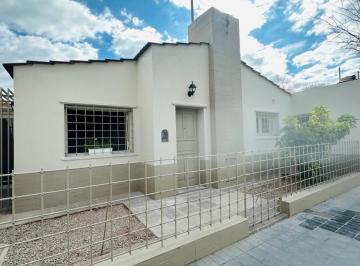 Casa · 156m² · 6 Ambientes · 1 Cochera · Se Alquila Amplia Casa Ideal Para Oficinas - Consultorios - Estudios.