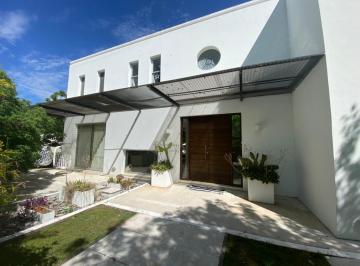 Casa · 250m² · 7 Ambientes · 4 Cocheras · Ayres del Pilar, Panamericana 42.5 Km Casa en Alquiler Temporario, 3 Dorm., Parque y Pileta