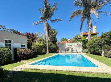 Casa · 4 Ambientes · 2 Cocheras · Mendoza 4100 - San Carlos - Mar del Plata