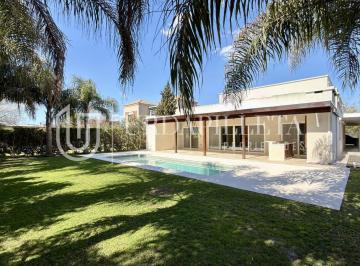 Casa · 386m² · 6 Ambientes · 2 Cocheras · Casa en Venta en Las Liebres Pilar