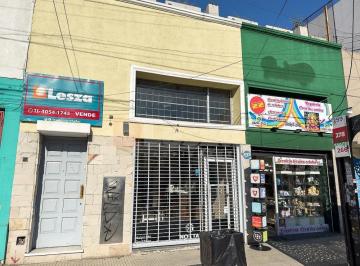 Local comercial · 200m² · 4 Ambientes · Local en Banfield Este