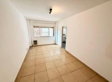 Departamento de 2 ambientes, Avellaneda · Departamento 2 Ambientes con Cochera Descubierta Ubicado a m de Av Hipolito Yrigoyen
