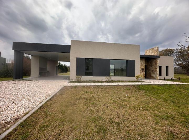 Casa · 160m² · 5 Ambientes · 2 Cocheras
