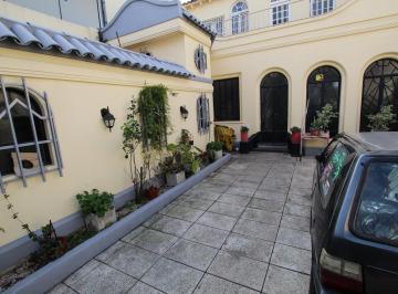 Casa · 163m² · 4 Ambientes · 1 Cochera · Casa 4 Ambientes con Cochera, Enventa, Muy Bien Ubicada en Villa del Parque!