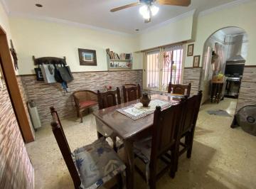PH de 3 ambientes, General San Martín · PH 3 Ambientes con Cochera Cubierta y Entrada Independiente a La Venta – J. L. Suarez