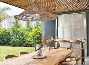 Casa · 223m² · 4 Ambientes · 4 Cocheras · Casa en Venta en Lote Interno en Castaños Nordelta