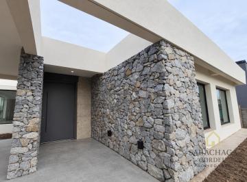 Casa · 180m² · 4 Ambientes · 2 Cocheras · Casa en Venta, a Estrenar en Una Planta, Santa Rita Club de Campo, Lote Interno Frente a Plazoleta