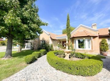 Casa · 166m² · 4 Ambientes · Casa en Venta con 3 Dorm. en Campos de Echeverria