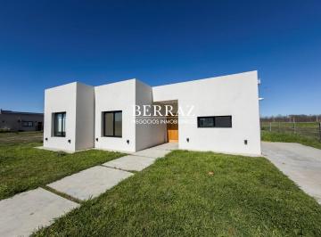 Casa · 116m² · 4 Ambientes · 2 Cocheras · Casa Alquiler 3 Dorm. Lote de 913 m² Barrio San Sebastián, Escobar