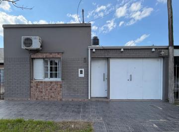 Casa · 141m² · 4 Ambientes · 1 Cochera · Re/max Vende Casa/ 3 Dormi/ 2 Baños/ Cochera