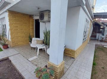 Casa · 63m² · 3 Ambientes · 3 Cocheras · Venta Casa 3 Ambientes C/ Cochera y Parque - Jose C Paz