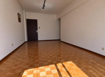 Departamento · 68m² · 4 Ambientes · Excelente Cuatro Ambientes Lleno de Sol Al Frente en Colegiales.