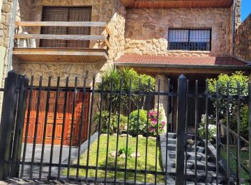 Casa de 5 ambientes, Villa Urquiza · Excelente Casa en Dos Plantas, en Terreno Propio, Muy Buena Ubicación, Cerca del Subte B y El Parque
