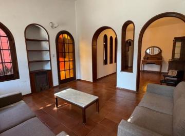 Casa de 6 ambientes, Córdoba · Alquilo Casa 2 Dorm. Cochera Doble. Patio. Av Patria 46