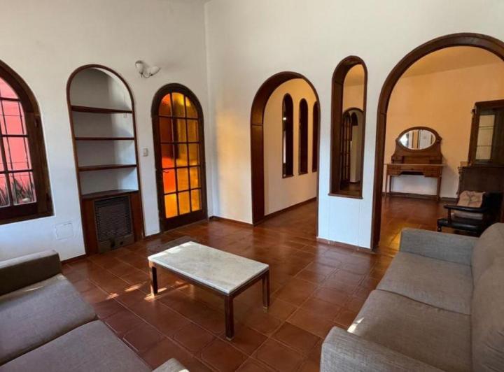 Casa · 137m² · 6 Ambientes · 2 Cocheras