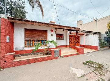 Casa · 143m² · 3 Ambientes · 2 Cocheras · Venta/ Permuta - Casa de 2 Dorm., Jardín y Cochera - Cañada de Gómez