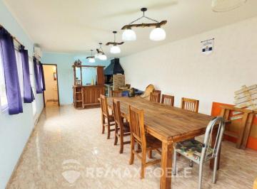 Casa · 180m² · 4 Ambientes · 1 Cochera · Casa en Venta en Los Hornos