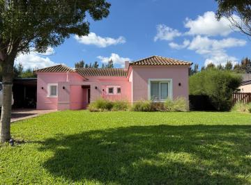 Casa · 160m² · 4 Ambientes · 4 Cocheras · Venta Casa 4 Ambientes en Santa Teresa. Apto Credito. Escritorio y Lavadero.