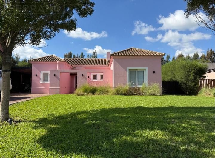 Casa · 160m² · 4 Ambientes · 4 Cocheras