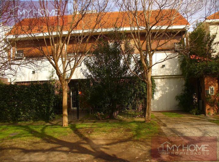 Casa · 230m² · 5 Ambientes · 2 Cocheras