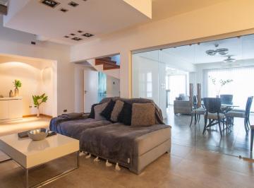 Casa · 220m² · 5 Ambientes · 1 Cochera · Venta/permuta - Casa de 3 Dorm., Quincho, Cochera y Patio con Pileta - Cañada de Gomez