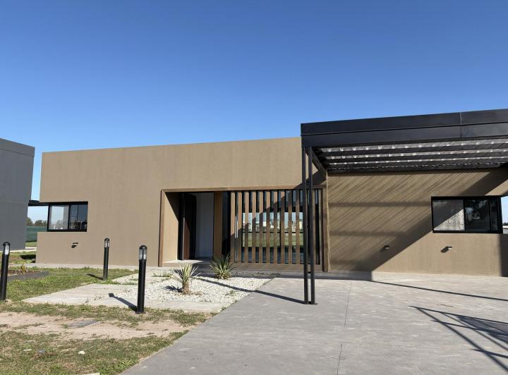 Casa · 150m² · 4 Ambientes · 4 Cocheras