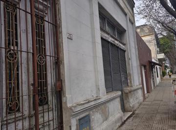 Casa · 182m² · 5 Ambientes · Casa con Local, Sobre Lote Propio 8,66 X 23 a Refaccionar