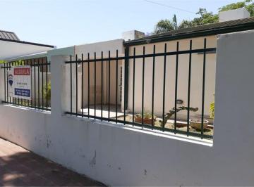 Casa · 110m² · 7 Ambientes · 1 Cochera · Alquiler/ Casa 3 Dorm./ Servicios