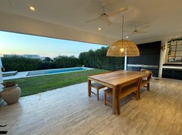 Casa · 139m² · 3 Ambientes · 2 Cocheras · Casa en Venta de 3 Ambientes en El Barrio Santa Elena, Pilar del Este, Gba Norte