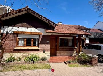 Casa · 152m² · 3 Ambientes · 1 Cochera · Casa en Parque Luro