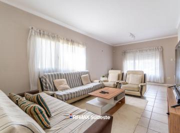 Casa · 205m² · 5 Ambientes · 2 Cocheras · Casa 2 Plantas Apta Crédito Bo. Universitario