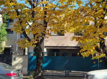 Casa de 4 ambientes, San Isidro · Impecable Casa de 145 m² con Jardín y Parrilla en Venta en Béccar