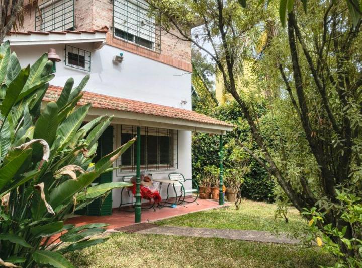 Casa · 200m² · 4 Ambientes · 4 Cocheras