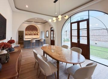 FUG-RSF-1392_2 · Venta Casa 4 Dorm. Cochera Rosario Lourdes
