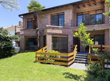 Casa · 420m² · 7 Ambientes · 2 Cocheras · Casa en Alquiler, 4 Dorm., con Jardín - Acassuso, San Isidro