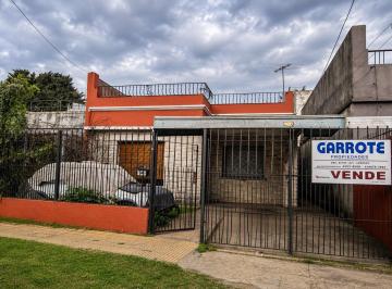Casa · 110m² · 4 Ambientes · 1 Cochera · Casa a Refaccionar