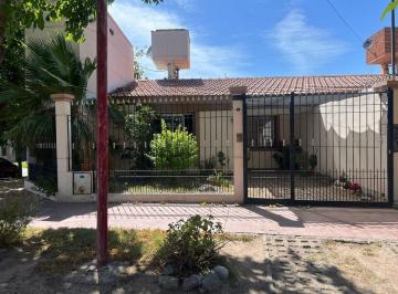 Casa · 189m² · 8 Ambientes · Alquier en Zona Residencial de Las Heras