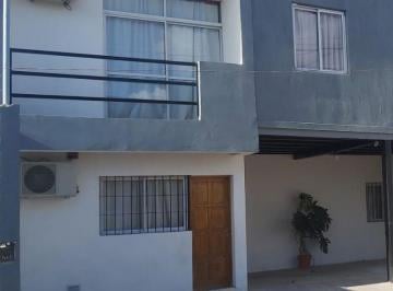 Departamento de 4 ambientes, General Gutiérrez · Dúplex en Alquiler - 3 Habitaciones - Cochera - Patio con Churrasquera - Maipú