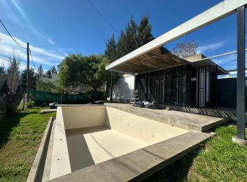 Casa · 80m² · 3 Ambientes · 1 Cochera · Casa en El Barrio El Cauce