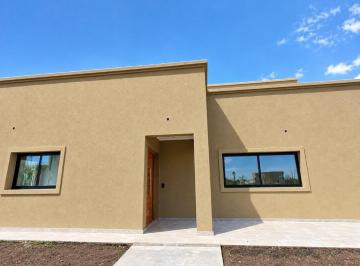 Casa · 198m² · 5 Ambientes · 2 Cocheras · Casa de 5 Ambientes en San Pablo Pilar