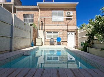 Casa · 95m² · 4 Ambientes · 1 Cochera · Alquiler Temporario Casa Amueblada con Cochera
