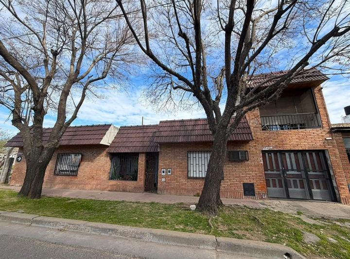 Casa · 160m² · 4 Ambientes · 1 Cochera