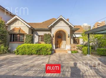 Casa · 337m² · 4 Dormitorios · 2 Cocheras · Casa en Venta en Lomas de Zamora Oeste