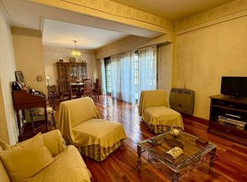 Casa · 192m² · 5 Ambientes · 1 Cochera · Venta Triplex en El Barrio de Floresta
