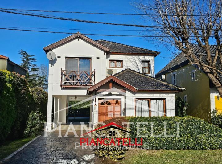 Casa · 360m² · 4 Ambientes · 1 Cochera